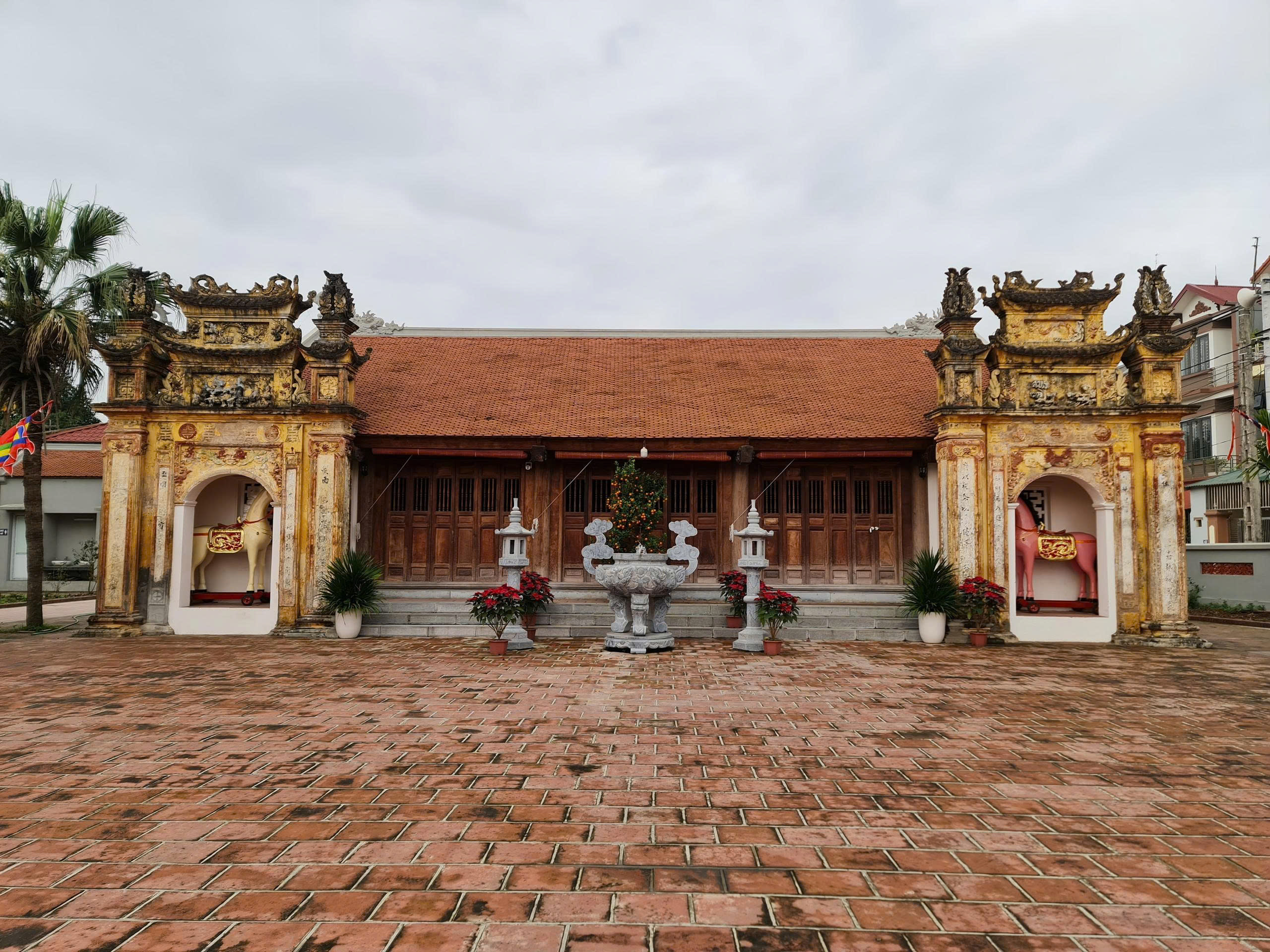 Đền Thờ Quận Công Nguyễn Đình Huấn